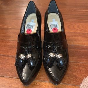 Patent leather heeled geox shoes